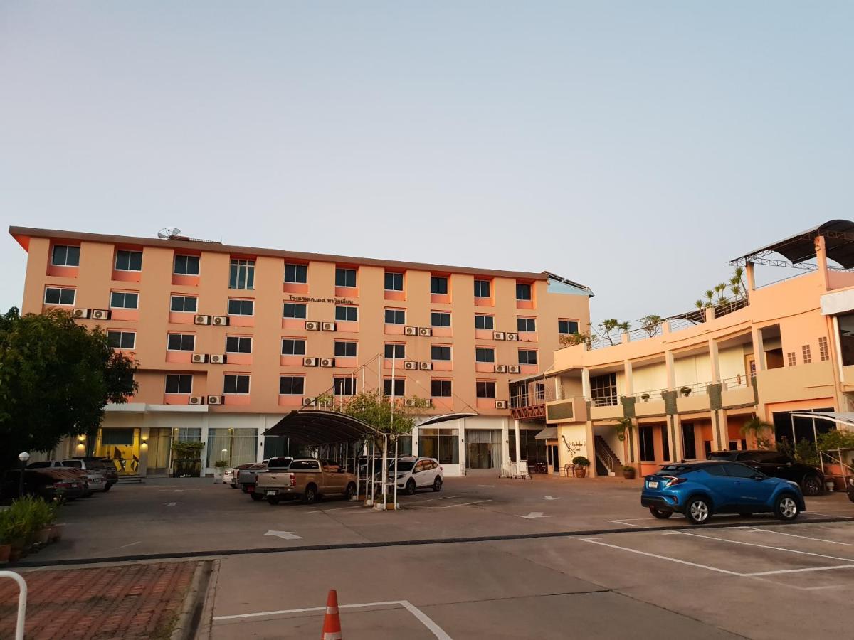 K.S.Pavilion Hotel Nakhonratcsaszima Kültér fotó
