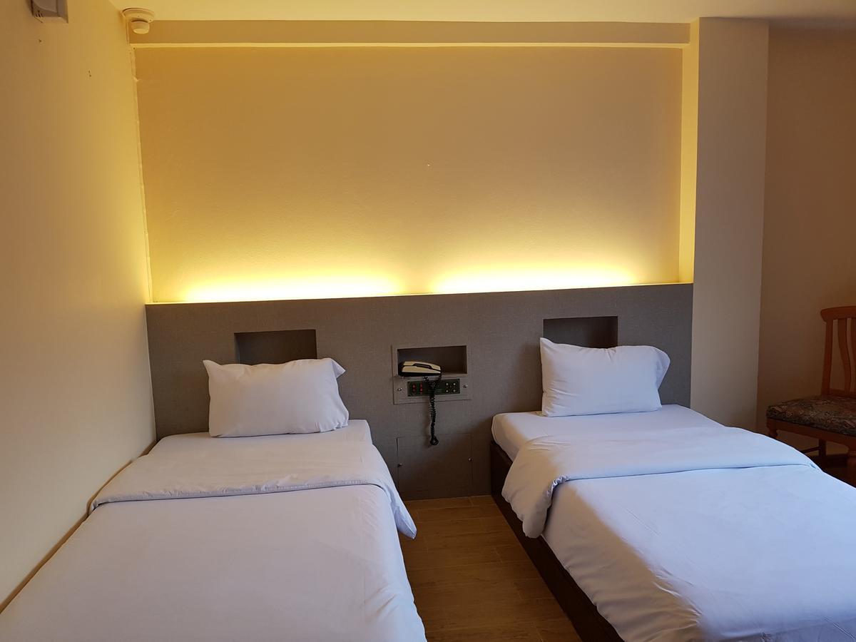 K.S.Pavilion Hotel Nakhonratcsaszima Kültér fotó