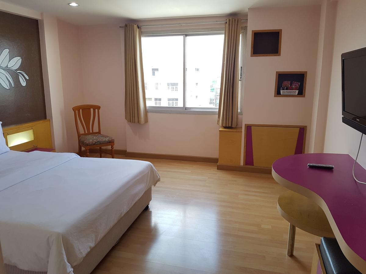 K.S.Pavilion Hotel Nakhonratcsaszima Kültér fotó