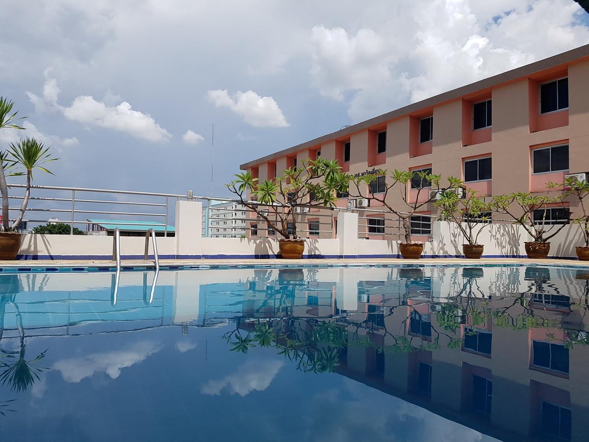 K.S.Pavilion Hotel Nakhonratcsaszima Kültér fotó