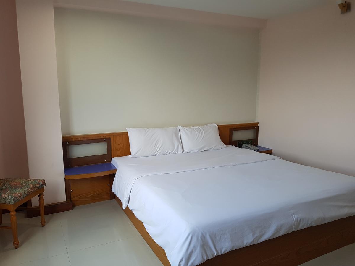 K.S.Pavilion Hotel Nakhonratcsaszima Kültér fotó